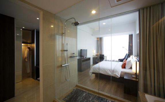 Bathroom di The Premiere Hotel Pekanbaru by Grand Zuri