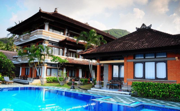 Swimming Pool di The Rishi Candidasa Beach Hotel