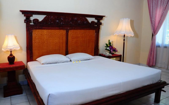 Tampilan Bedroom Hotel di The Rishi Candidasa Beach Hotel