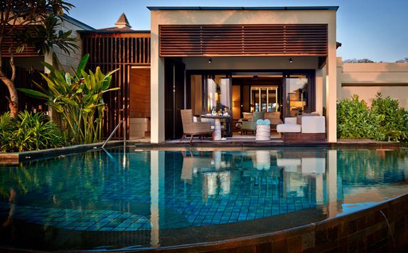 The Pool Pavilion di The Ritz Carlton Bali