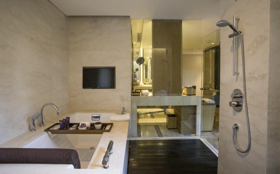Bathroom di The Ritz-Carlton Bali Villas