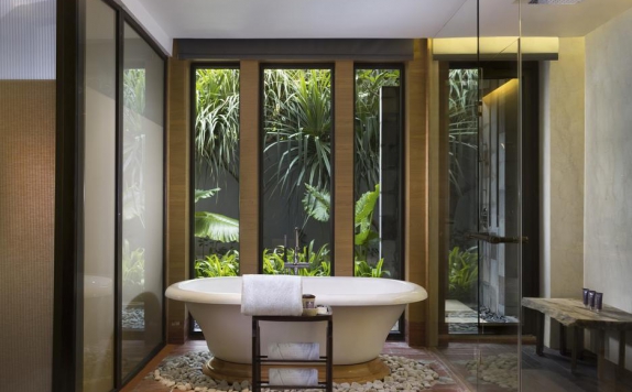 Bathroom di The Ritz-Carlton Bali Villas