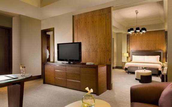 bedroom di The Ritz Carlton Hotel Pacific Place