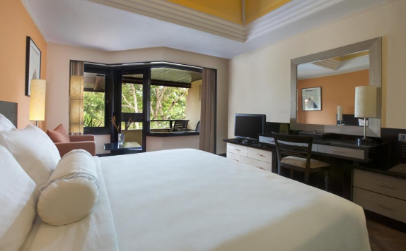 Bedroom di The Royal Beach Seminyak Bali