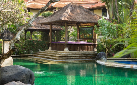 Swimming Pool di The Royal Beach Seminyak Bali