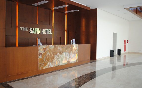 Recepsionist di The Safin Hotel Pati