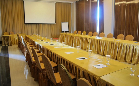 Meeting room di The Sahira Hotel
