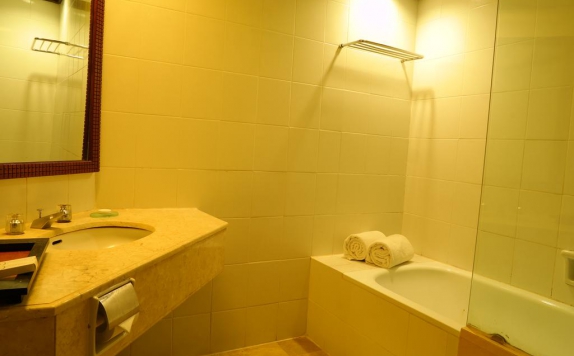 Bathroom di The Santosa Villas & Resort