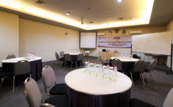 Meeting room di The Square Hotel