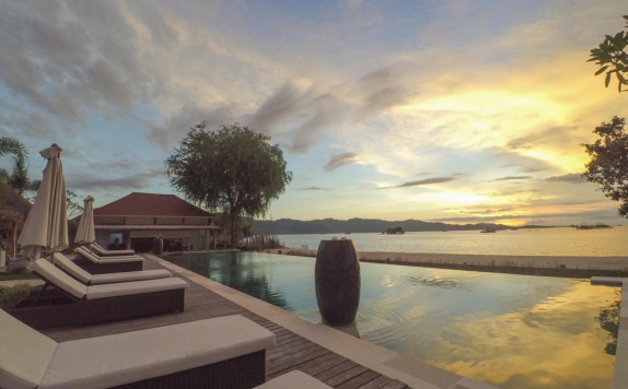 Swimming Pool di The Suites Lombok