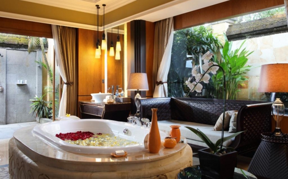 Tampilan Bathroom Hotel di The Villas AYANA Resort and Spa
