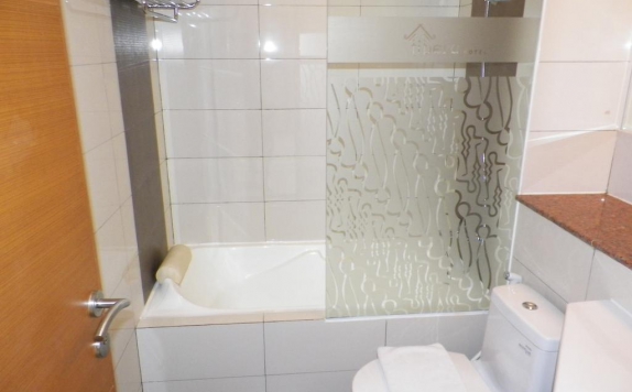 Bathroom di Tibera Hotel