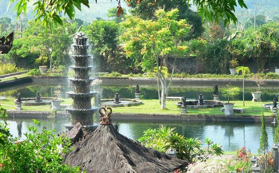 Eksterior di Tirtagangga Water Palace Villas