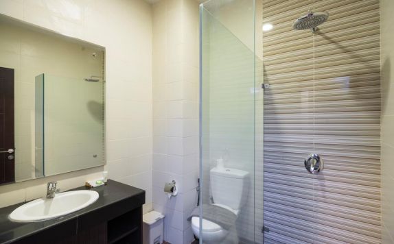 Tampilan Bathroom Hotel di Tirta Sanita Spa Resort