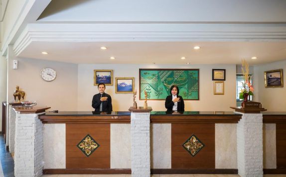 Tampilan Resepsionis Hotel di Tirta Sanita Spa Resort