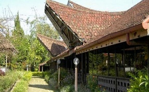 Tampilan Luar Hotel di Toraja Prince