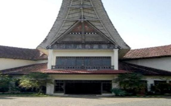 Tampilan Luar Hotel di Toraja Prince