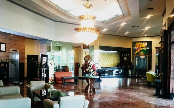 Lobby di Travellers Hotel Jakarta