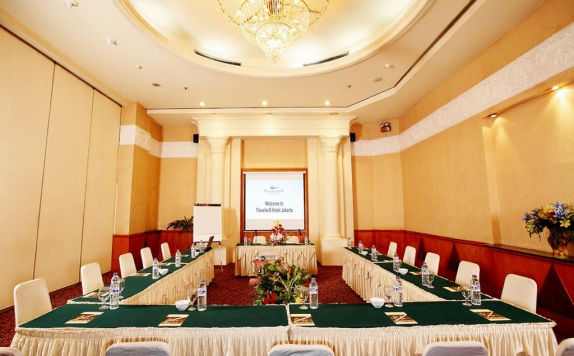 Meeting room di Travellers Hotel Jakarta