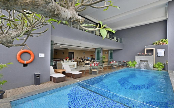 Swimming Pool di Travello Bandung
