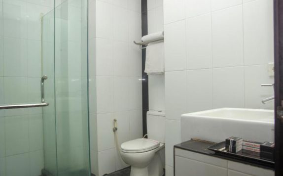 bathroom di Travello Hotel