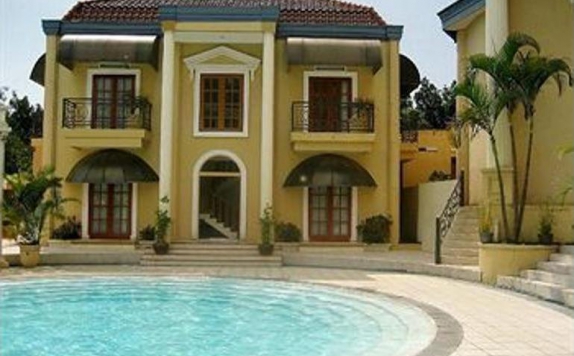 Swimming Pool di Tretes Raya Hotel & Resort