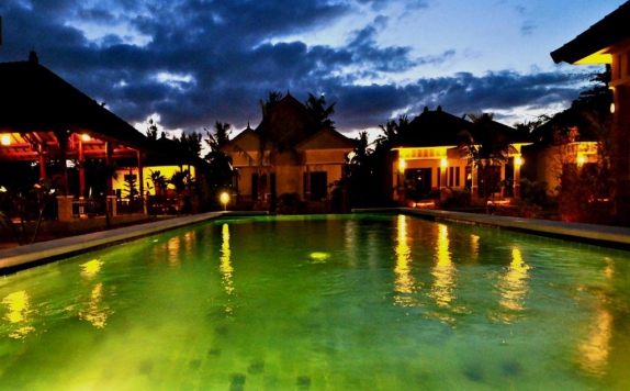 Outdoor Pool Hotel di Tropical Hideaways Resort