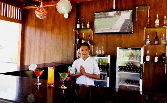 Tampilan Bar Hotel di Tropical Hideaways Resort