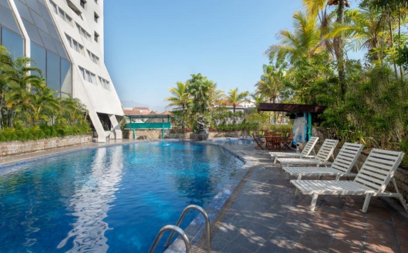 Swimming Pool di Tychi Hotel