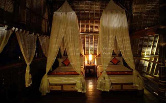 guest room twin bed di Ubud Hidden Villas