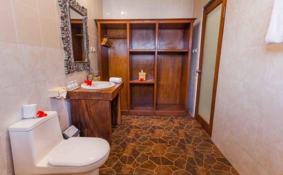 Bathroom di Ubud Inn Resort