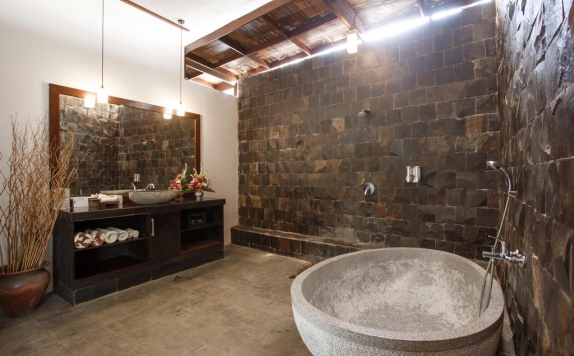 Bathroom di Ubud Raya Resort