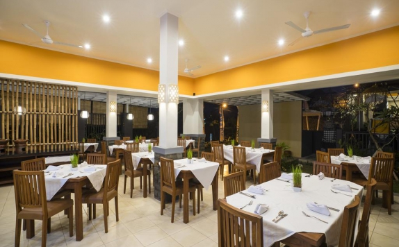 Tampilan Restoran Hotel di Umah D Kampoeng by Orange