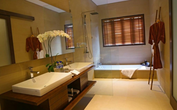 Bathroom di Uppala Villa and Spa Nusa Dua