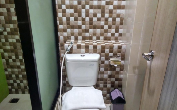 Bathroom di UTC (Unpad Training Center) Hotel Bandung