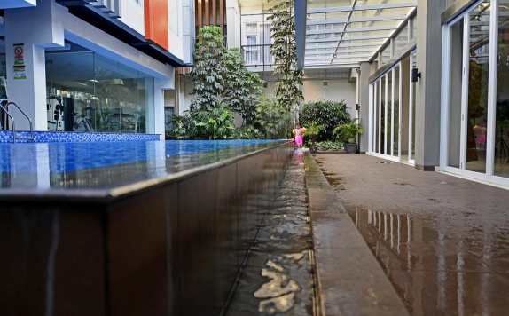 Swimming Pool di V Hotel and Residence