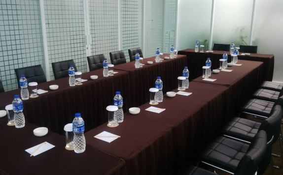 Meeting room di V Hotel Jakarta