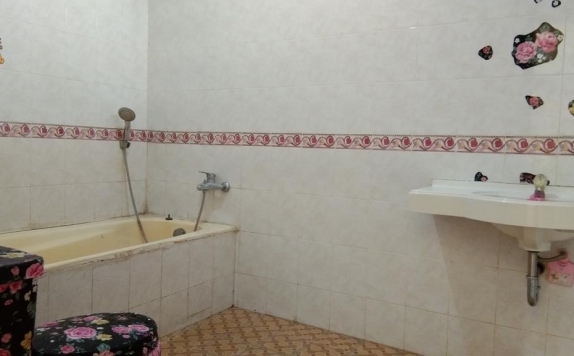 bathroom di Villa agro batu malang