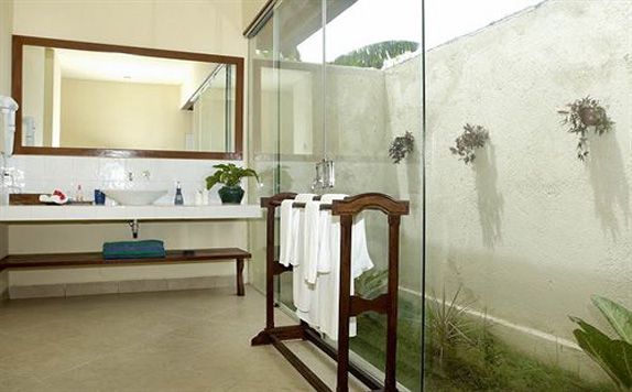Bathroom di Villa Almarik