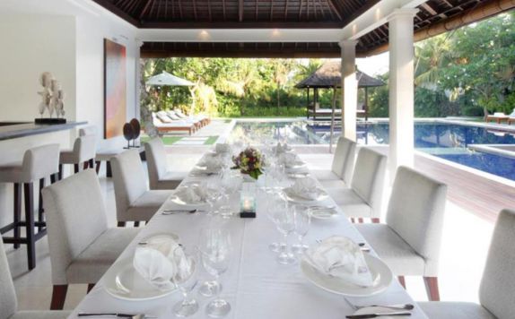 Dining Table di Villa Asante