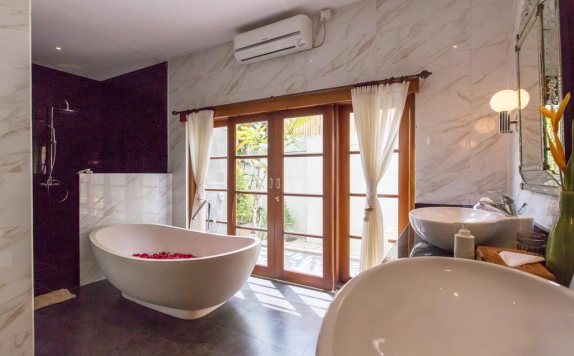 Bathroom di Villa Balidamai bt Nagisa Bali
