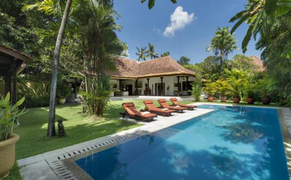 Pool di Villa Eight Bali