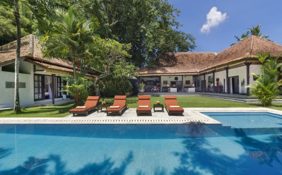 swimming pool di Villa Eight Bali