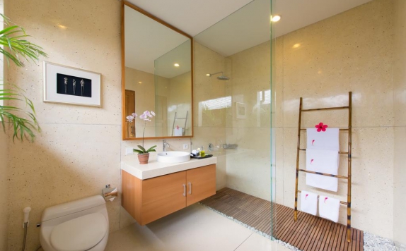 Bathroom di Villa Kinaree Estate Seminyak