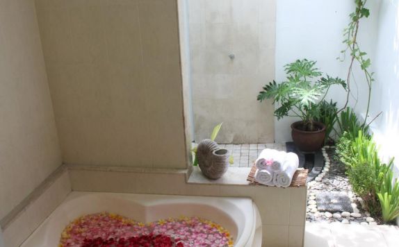 Bathtub di Villa Mustika Juma