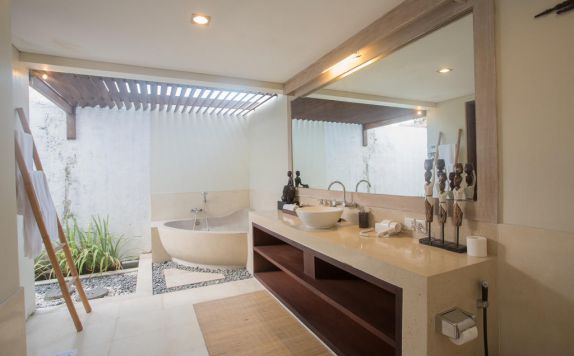 bathroom di Villa Nelayan By Nakula Management