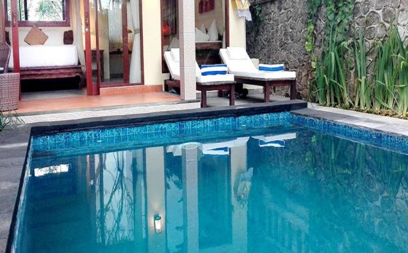 swimming pool di Villa Nirvana Bali