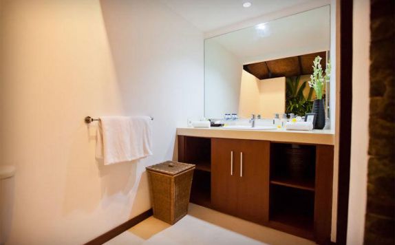 Bathroom di Villa Origami by Nagisa Bali