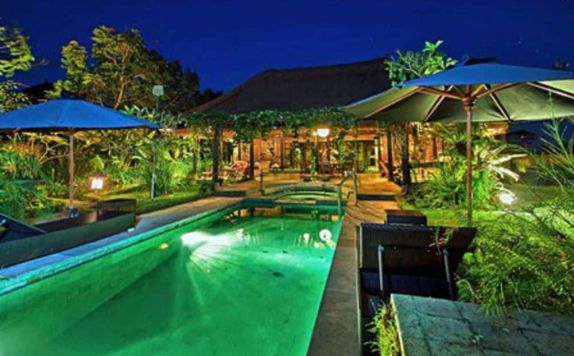 Swimming Pool di Villa Puri Darma Agung