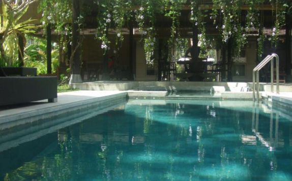 Swimming Pool di Villa Puri Darma Agung